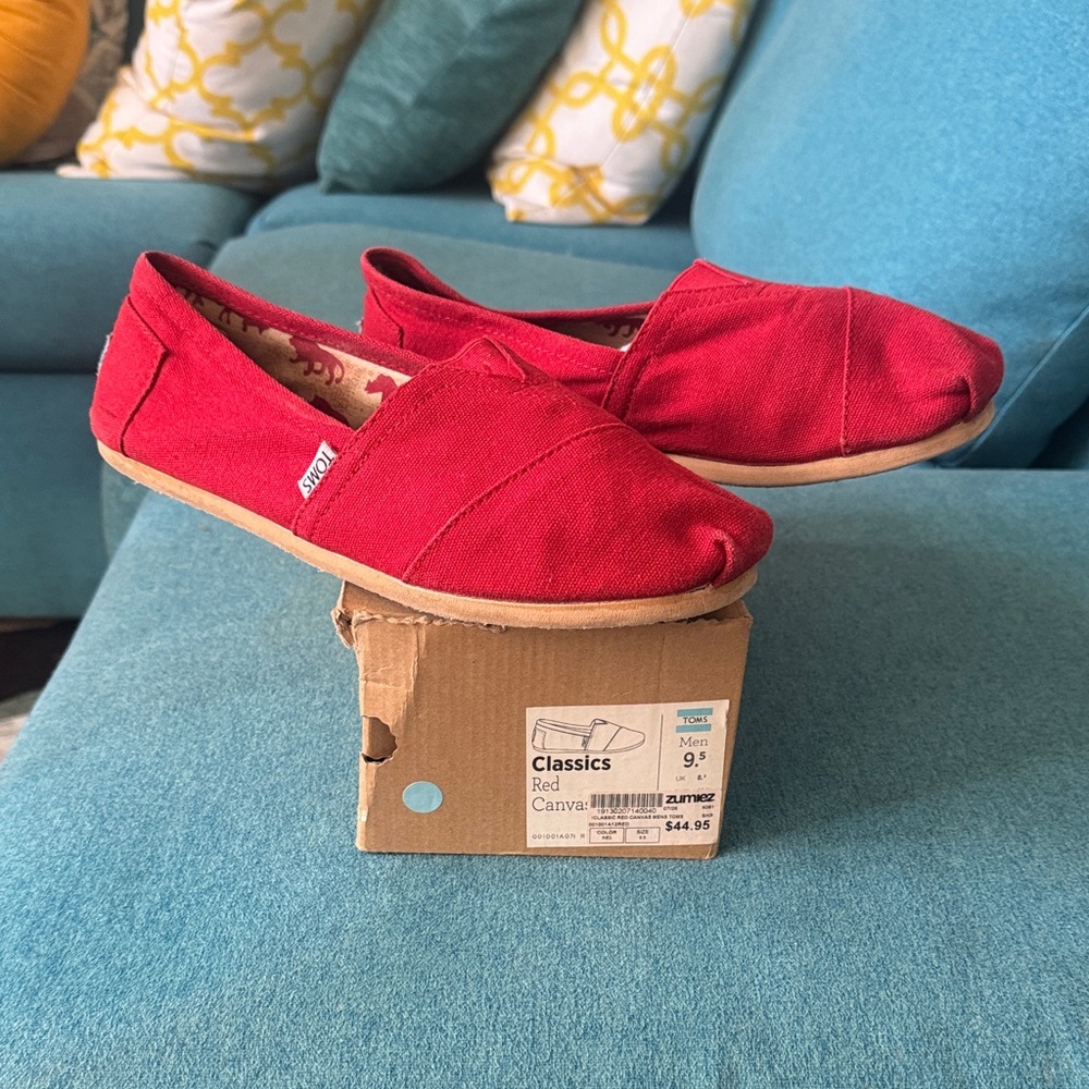 TOMS Classics Red Canvas Slip-On Shoes Men’s Size 9.5 (With Box)